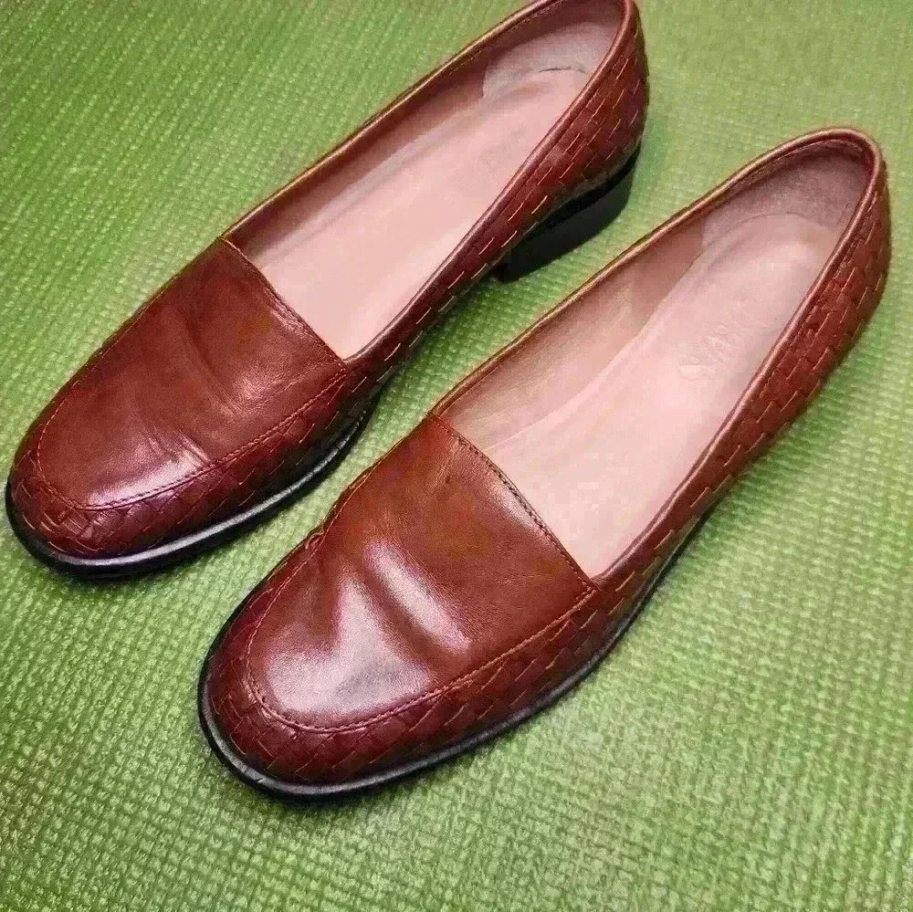 Vtg Orvis women's brown leather  woven basket weave style flats loafers sz 7.5B